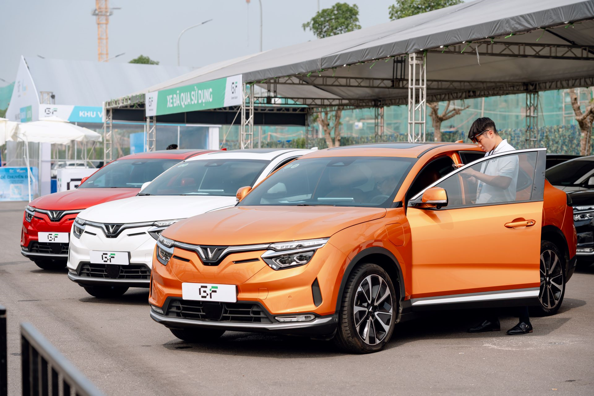 Vì sao VinFast VF 8 “lướt chuẩn GF” được dân sành xe khen “ngon xịn mịn”?